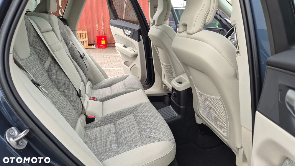 Volvo XC 60 T6 Plug-In Hybrid AWD Inscription Expression - 28