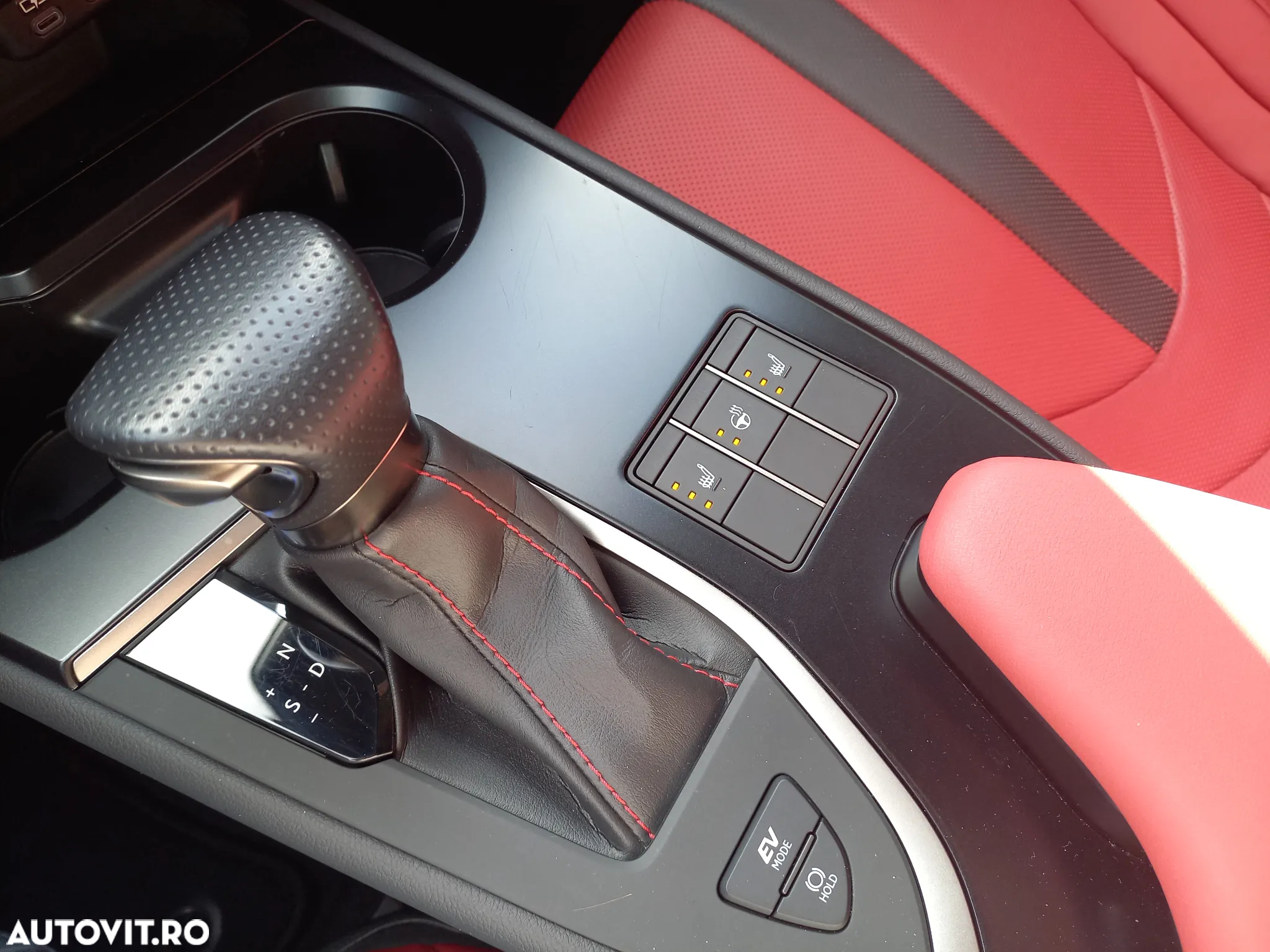 Lexus UX 250h 2.0L HEV 20H- (178 HP) 4X4 CVT F Sport - 26