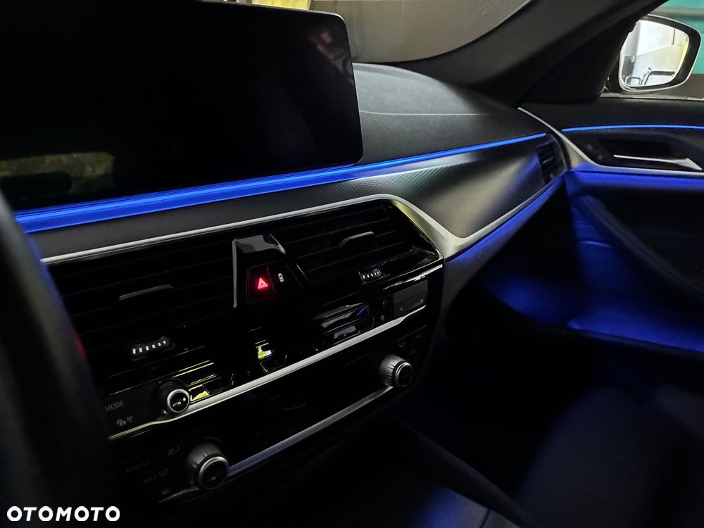 BMW Seria 5 530i xDrive - 16