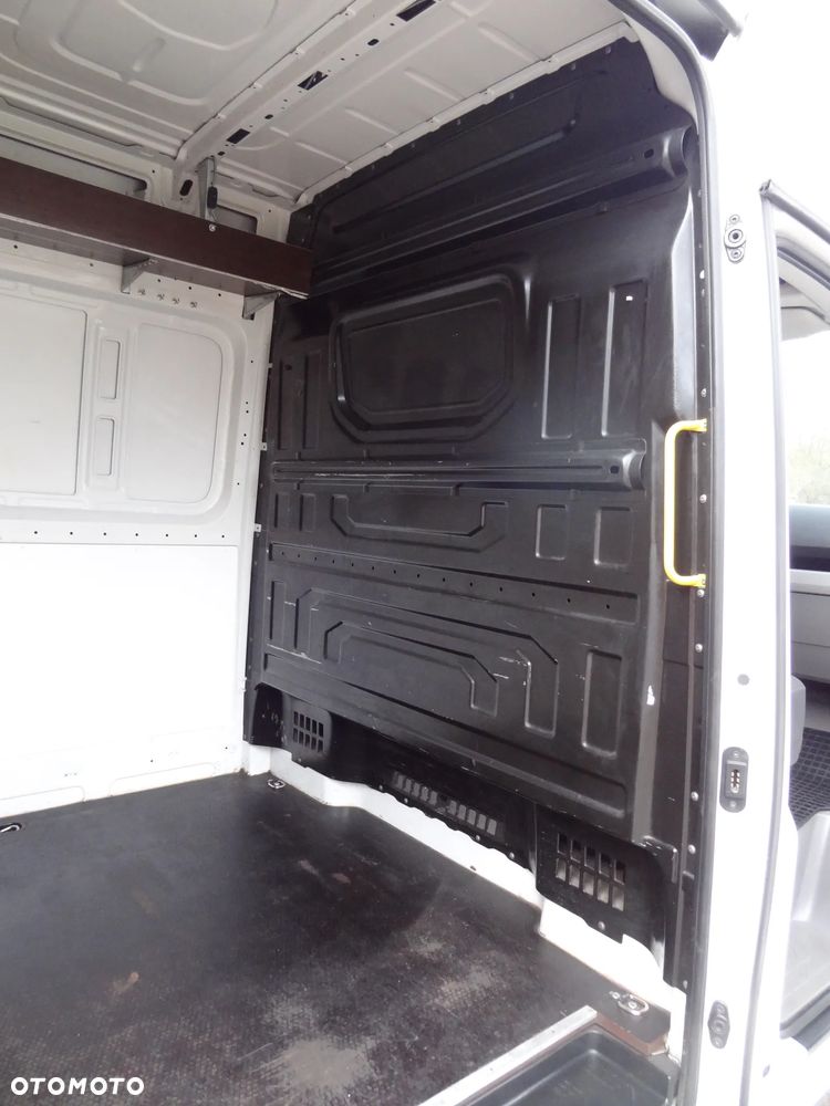 Volkswagen Crafter 2 L2H2 Furgon 35 Średni - 17