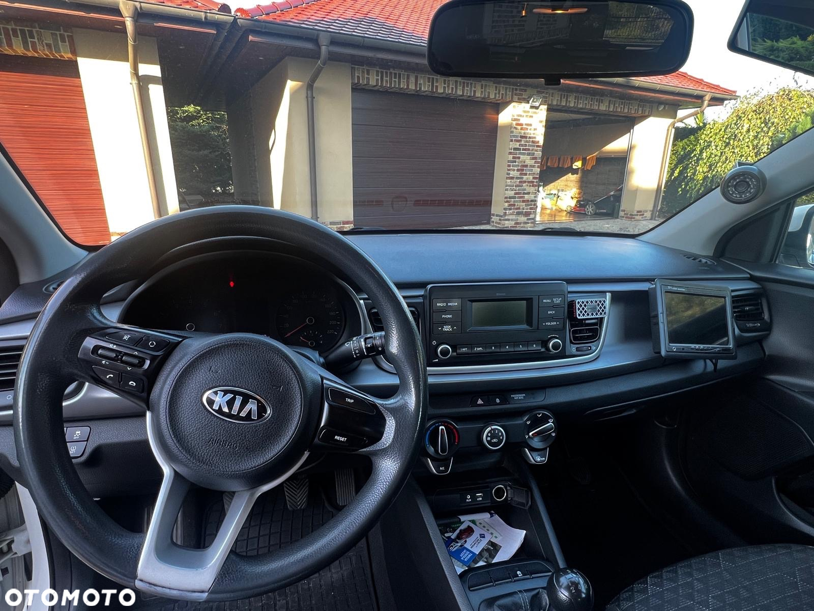 Kia Rio 1.2 L - 8