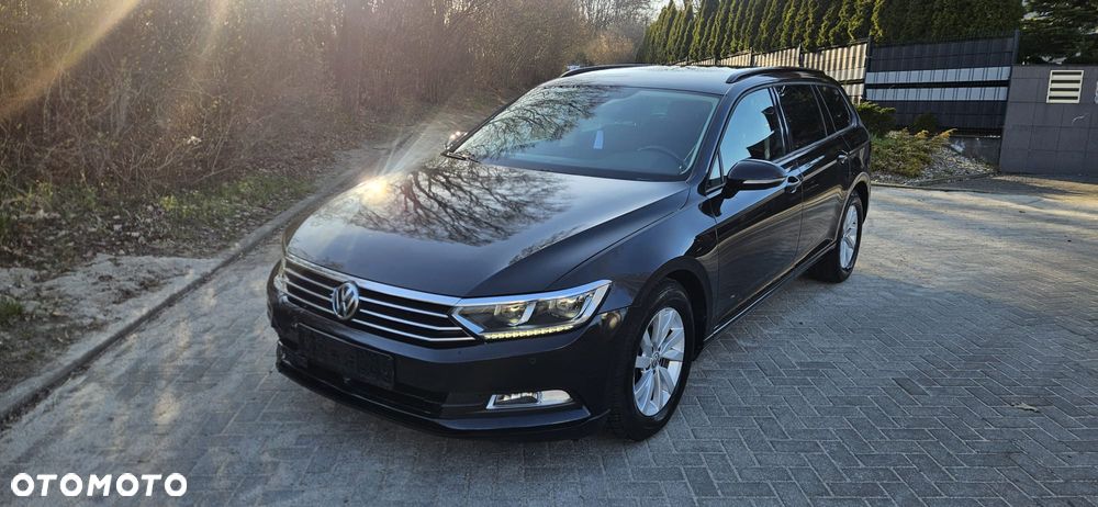 Volkswagen Passat - 1
