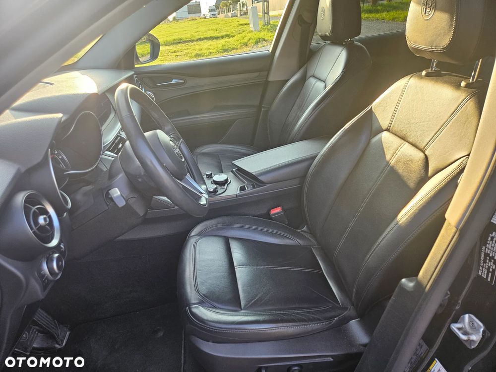 Alfa Romeo Stelvio 2.0 Turbo 16V AT8-Q4 Lusso - 9