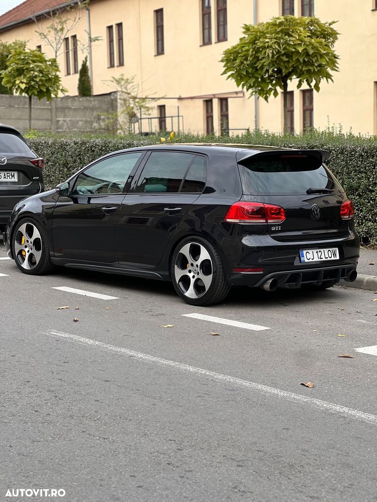Volkswagen Golf - 11