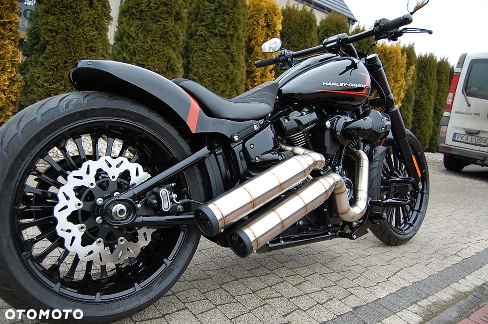 Harley-Davidson Softail Breakout - 9