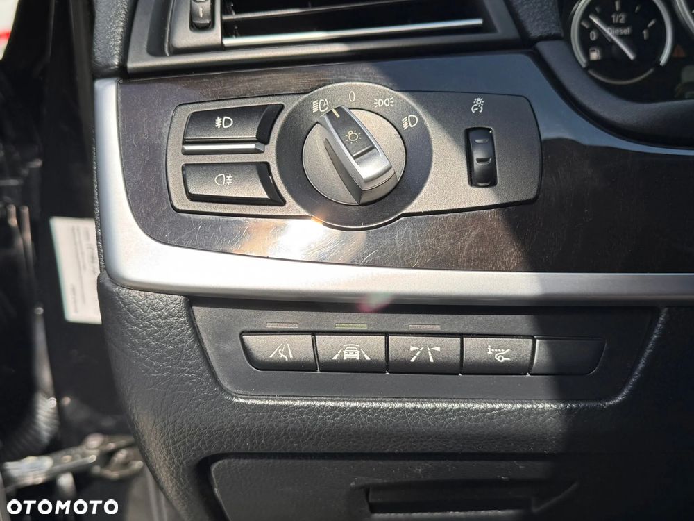 BMW Seria 5 525d xDrive Luxury Line - 16