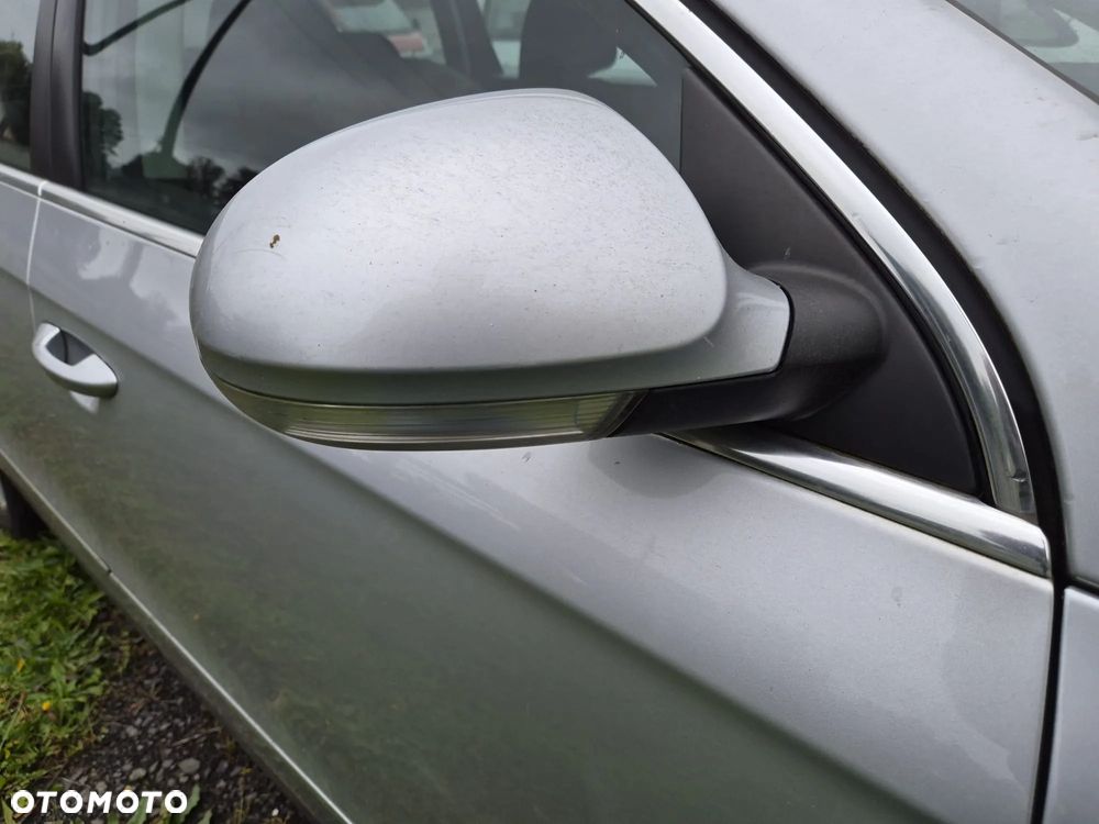 Volkswagen Passat - 13