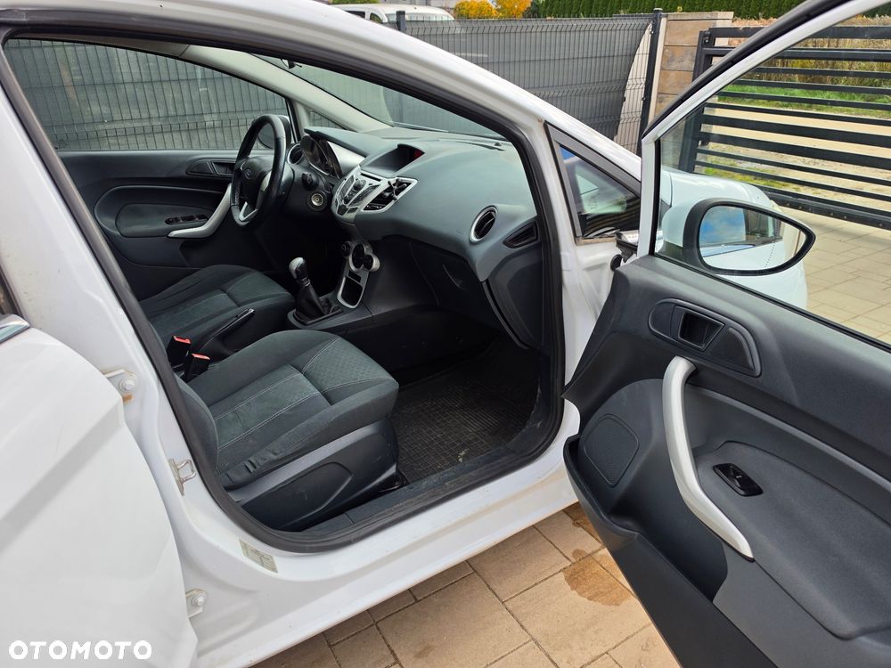 Ford Fiesta - 10