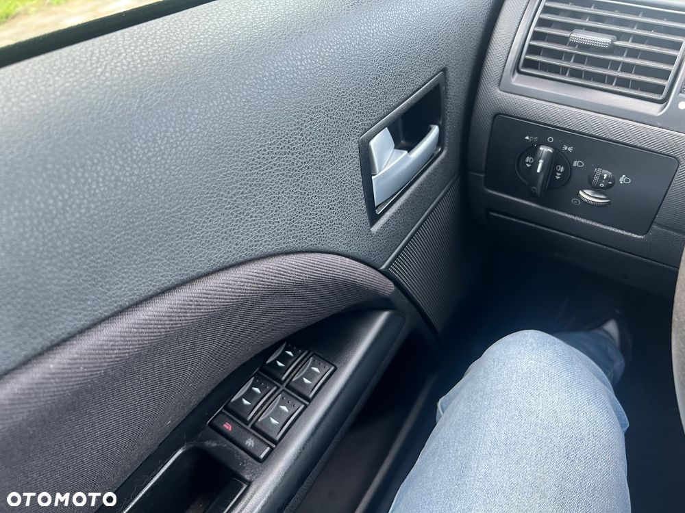 Ford Mondeo 2.0 TDCI Ambiente - 12