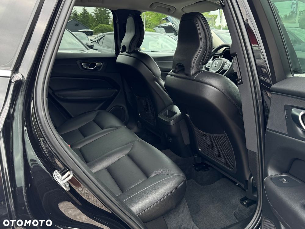 Volvo XC 60 B4 D Geartronic Momentum Pro - 27