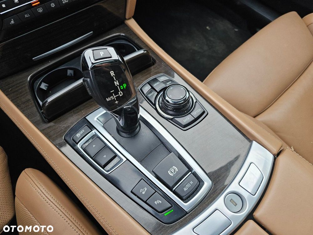 BMW Seria 7 - 34