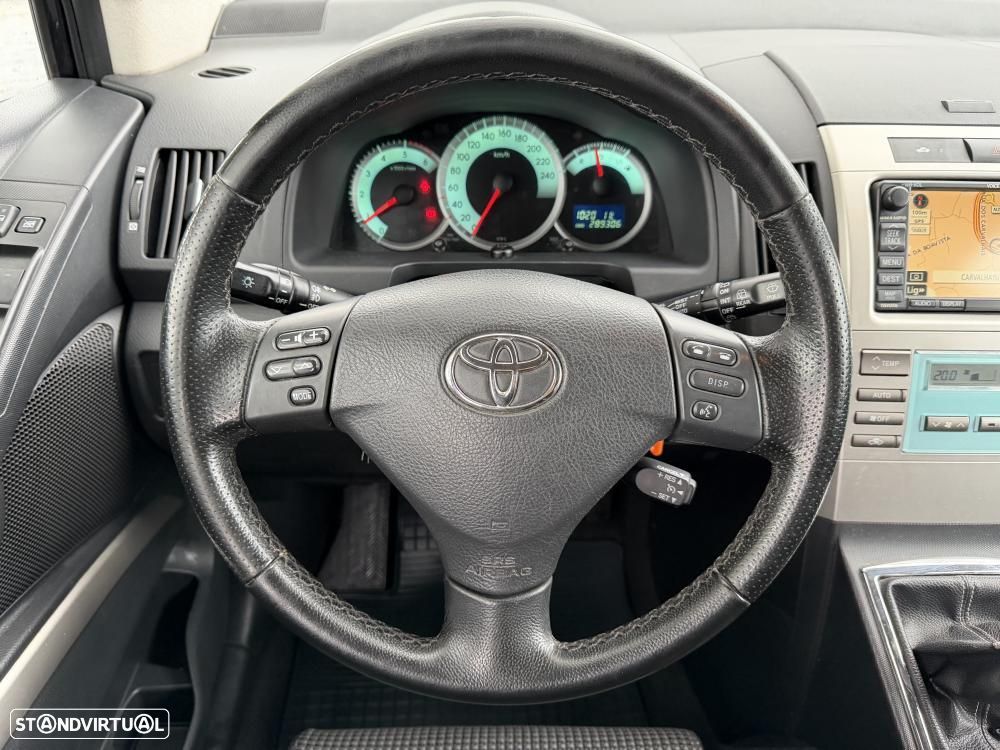 Toyota Corolla Verso 2.2 D-4D High Pack - 24