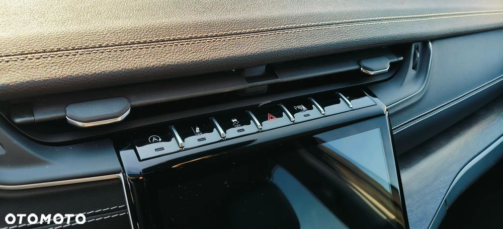 Jeep Grand Cherokee - 40