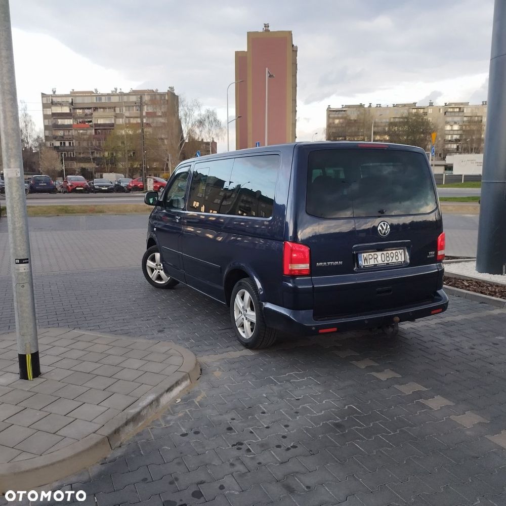 Volkswagen Multivan - 12