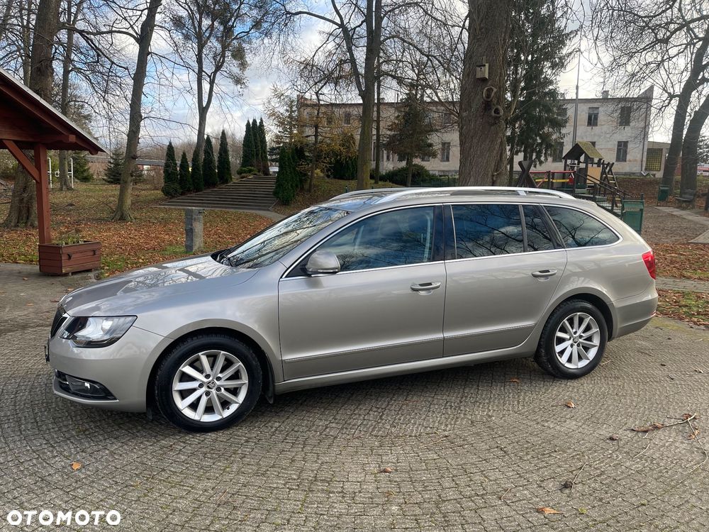 Skoda Superb 2.0 TDI DSG Exclusive - 2