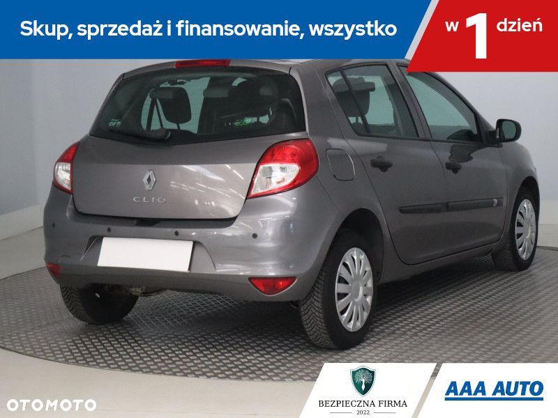 Renault Clio - 7