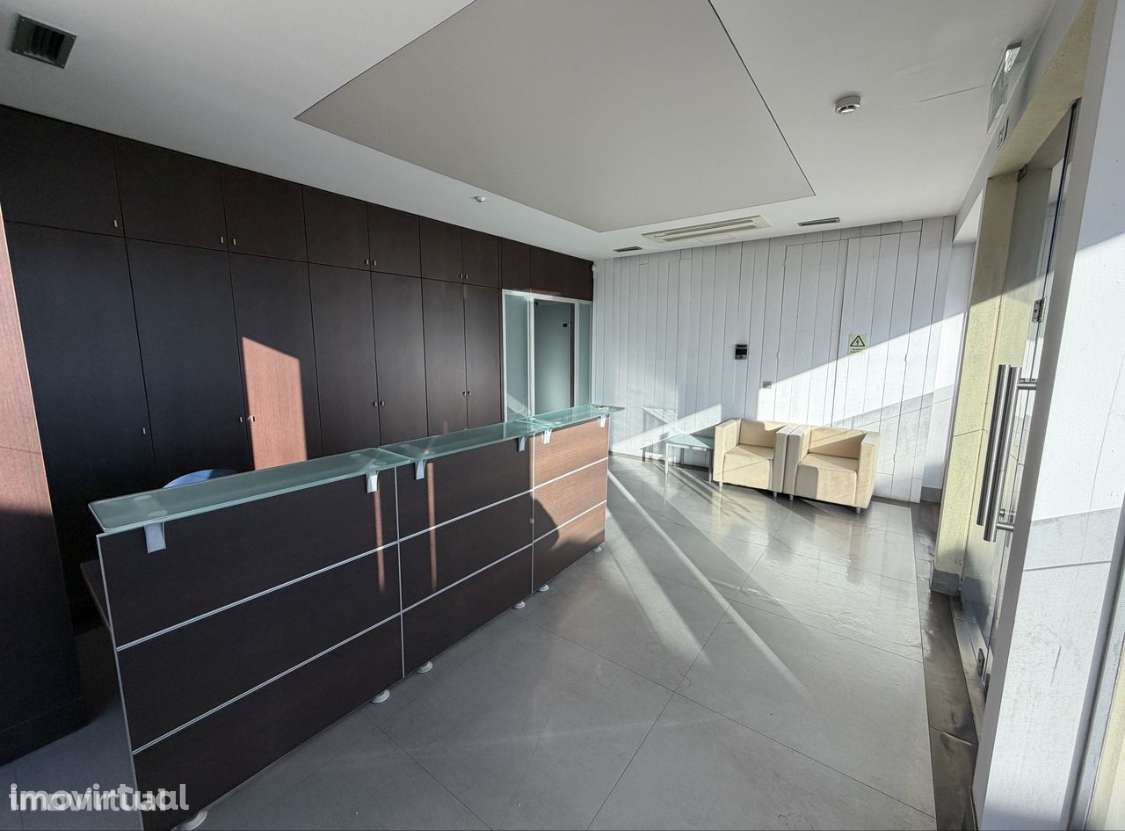 Escritório moderno pronto e funcionar em edifício comercial -serviços. - Grande imagem: 5/18