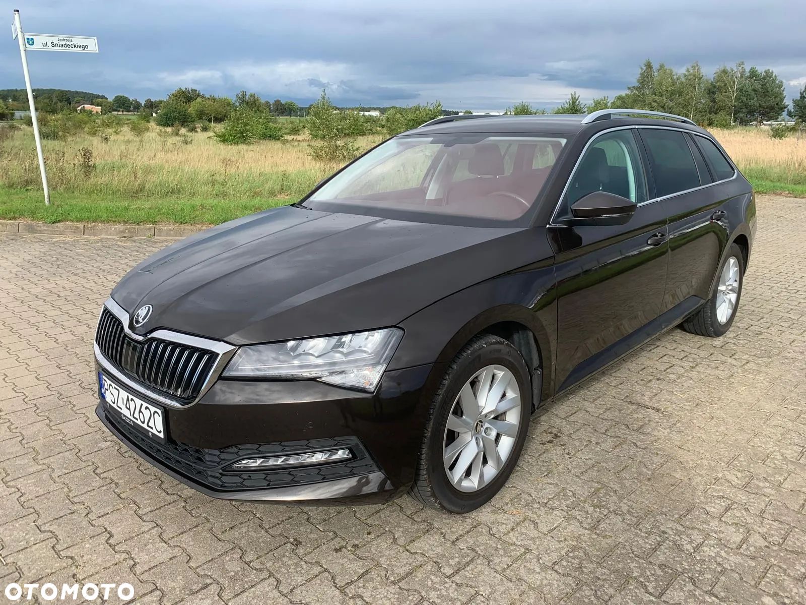 Skoda Superb Combi 2.0 TDI DSG Ambition - 1