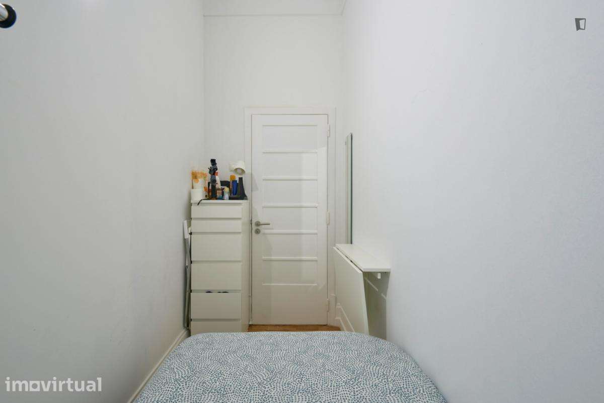 Quarto - localizado em Marquês de Pombal Lisbon - Grande imagem: 4/12