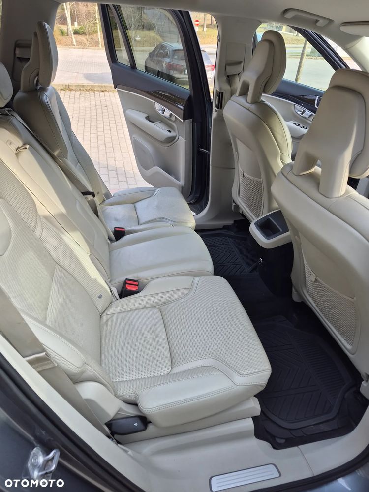 Volvo XC 90 - 7