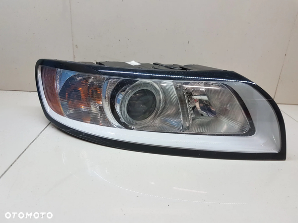 VOLVO S40 V50 LIFT 07-12 PRZEDNIA LAMPA PRAWA