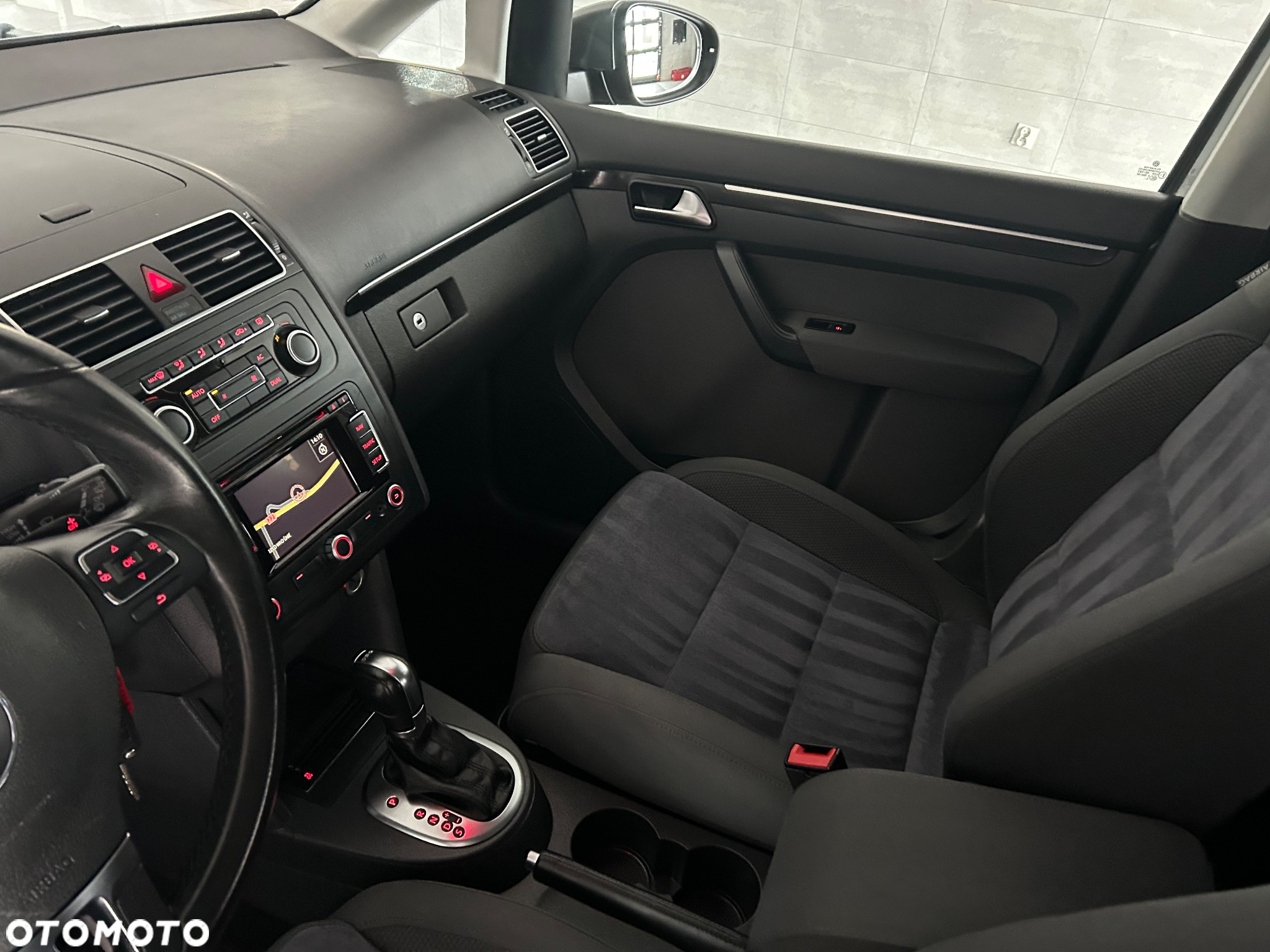 Volkswagen Touran 2.0 TDI BMT Comfortline Plus DSG - 14