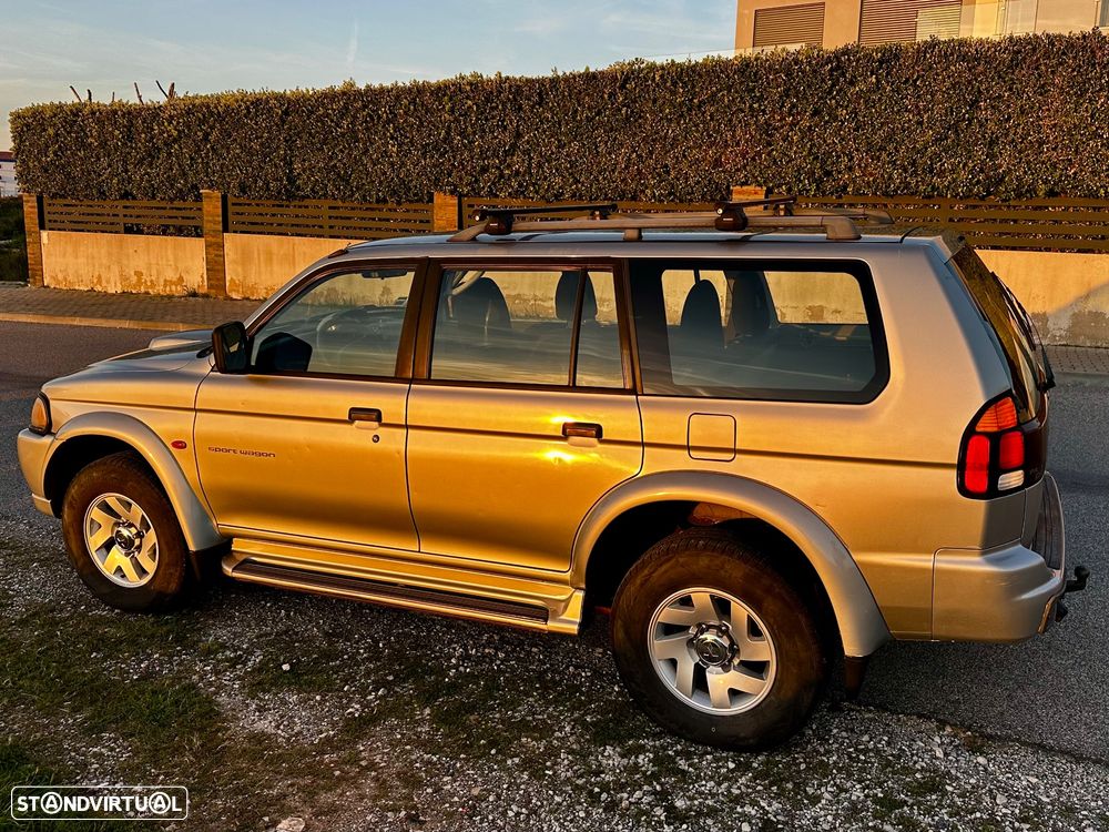 Mitsubishi Pajero Sport 2.5 TD GLS - 10