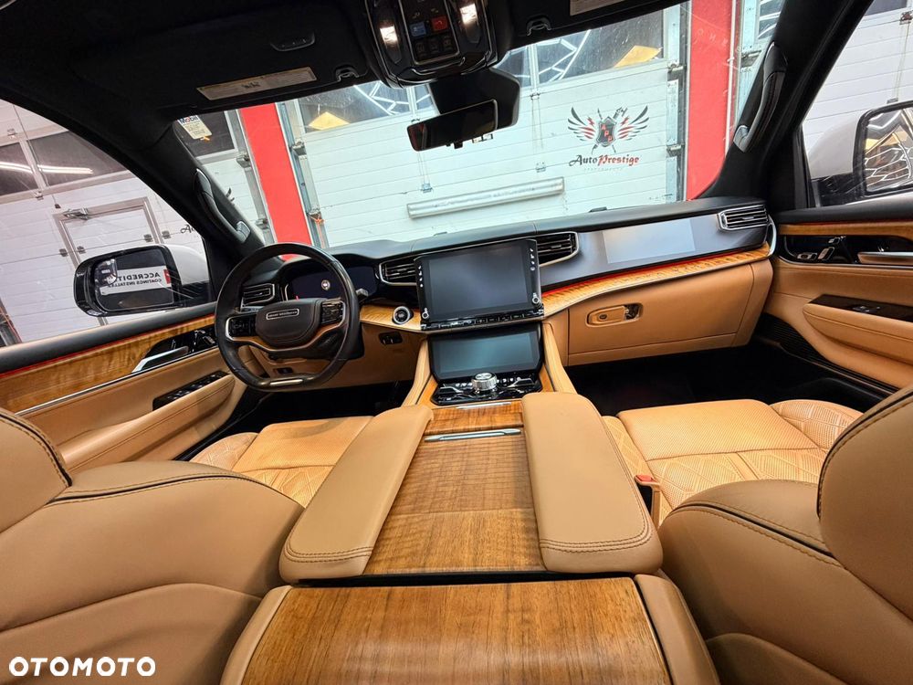 Jeep Grand Wagoneer - 17