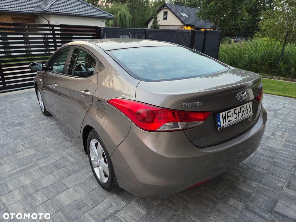 Hyundai Elantra 1.6 Comfort - 13