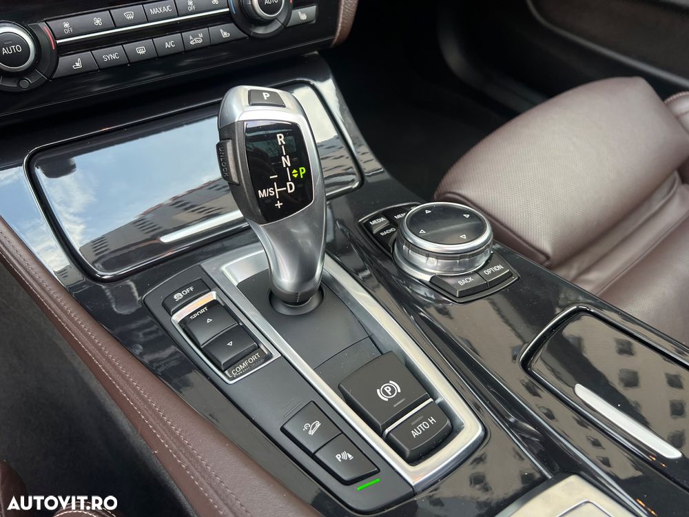 BMW Seria 5 530d xDrive Touring Sport-Aut. Luxury Line - 17
