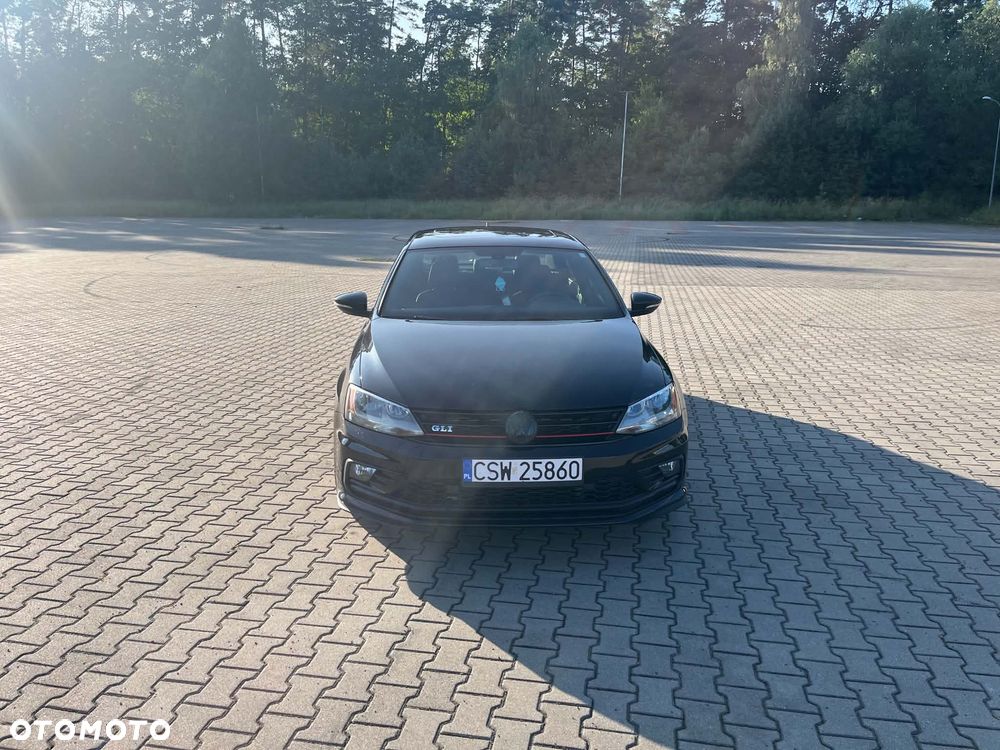 Volkswagen Jetta - 12