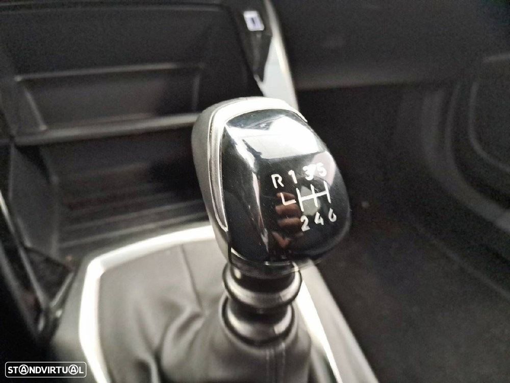 Peugeot 2008 1.2 PureTech Active - 18