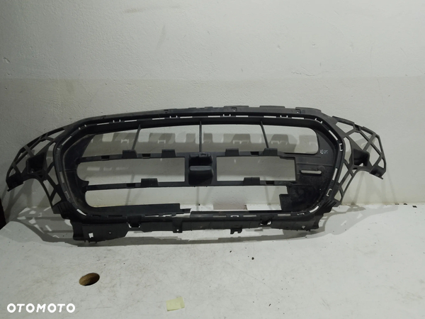 FORD TRANSIT MK8 2014–2019 – Wzmocnienie Grilla Atrapy (Wspornik)