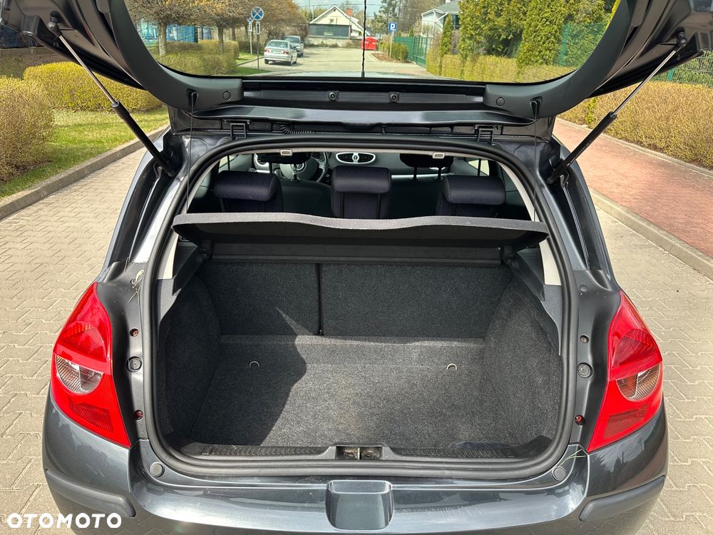 Renault Clio 1.6 16V Privilege - 17