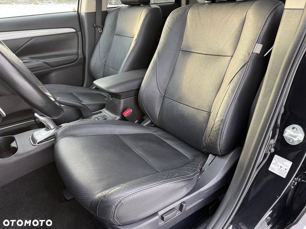 Mitsubishi Outlander 2.0 4WD Top - 15