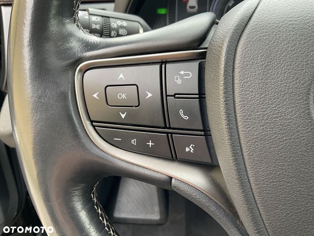 Lexus UX - 25