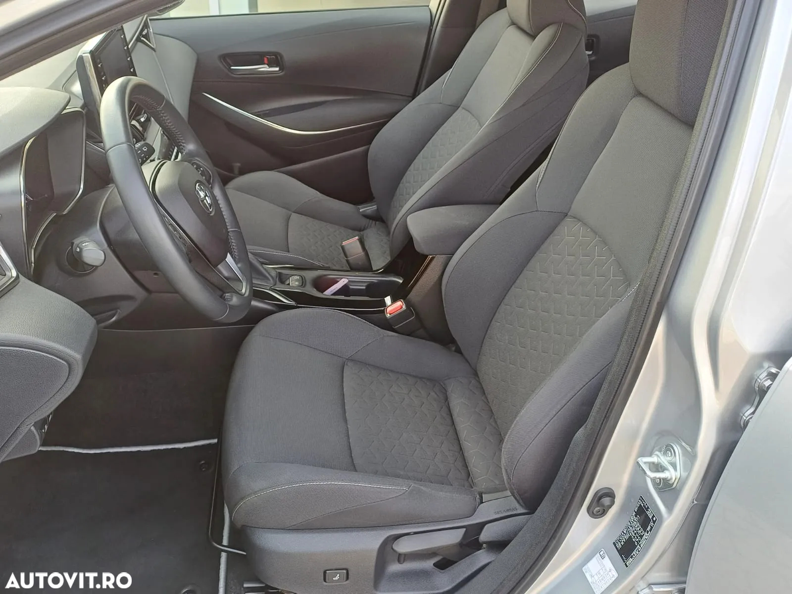 Toyota Corolla 1.8 HSD Dynamic - 8
