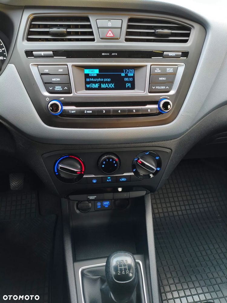 Hyundai i20 1.2 Classic + - 8