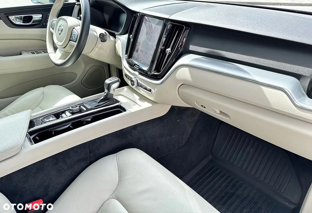 Volvo XC 60 T5 AWD Momentum - 9