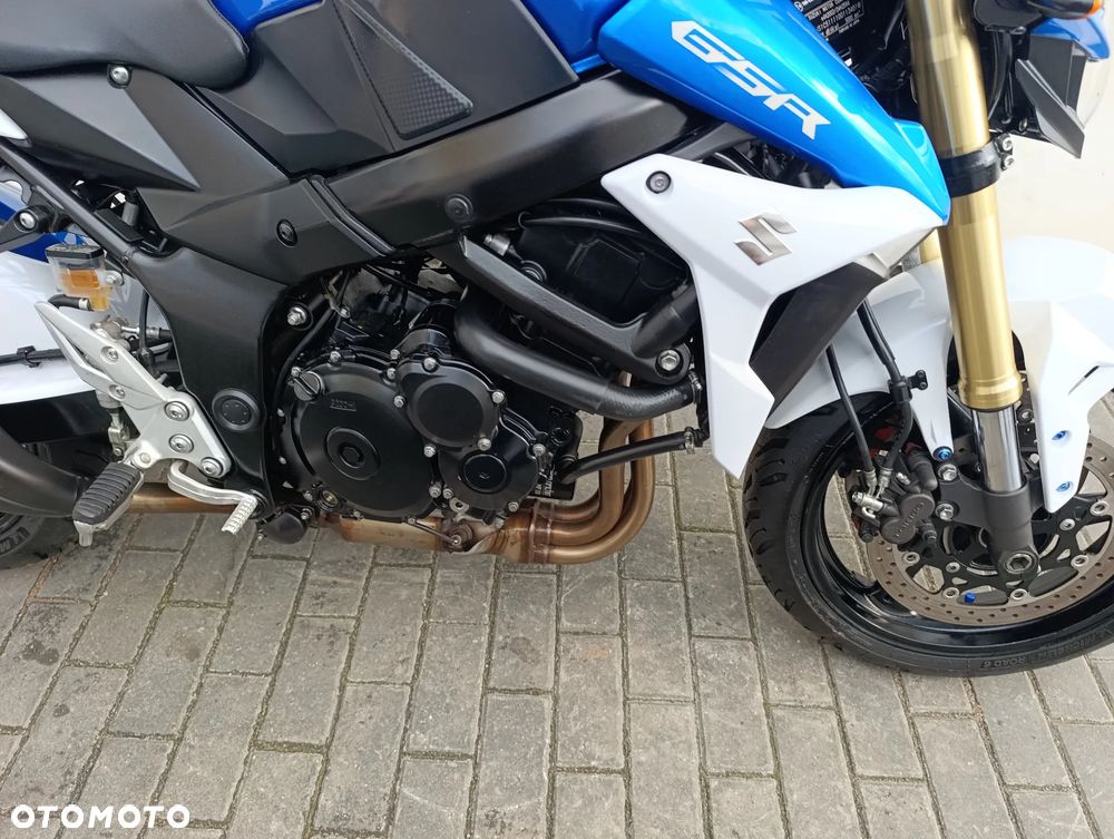 Suzuki GSR - 28