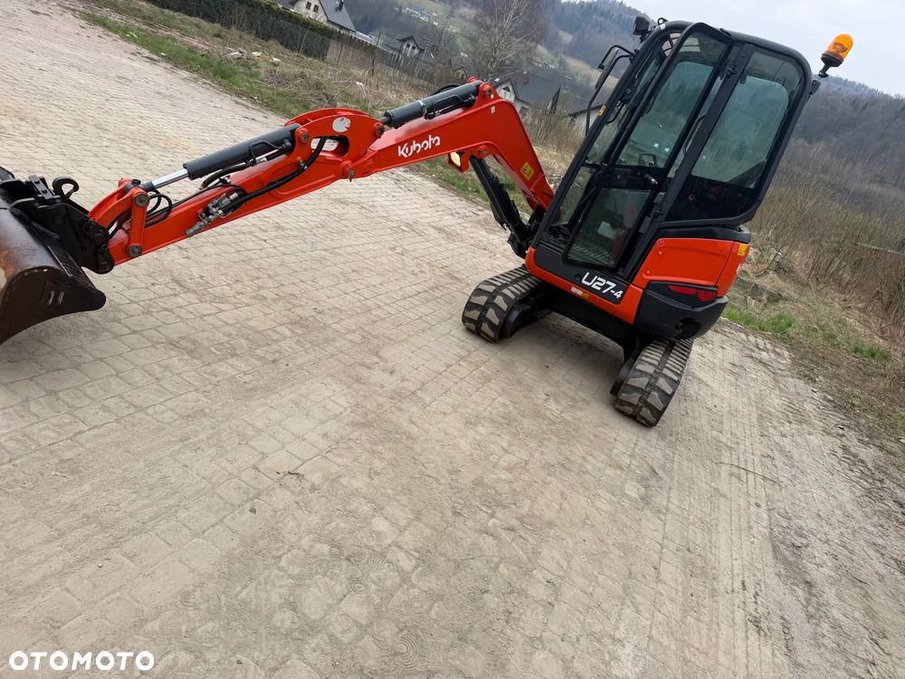 Kubota U27 Minikoparka koparka gąsienicowa 2.8 tony. jak Nówka sztuka z salonu! 2017 rok. 2200mtg. Przywieziona z Gospodarstwa Norweskiego! Zadbana Maszyna ani deka luzów i wycieków. Aktualna Dekra dokumentacja BMWT! Szybkozłącze Hydrauliczne. Szybka wolna jazda.Zamki na tłokach. Wersja Norweska!! OKAZJA - 26