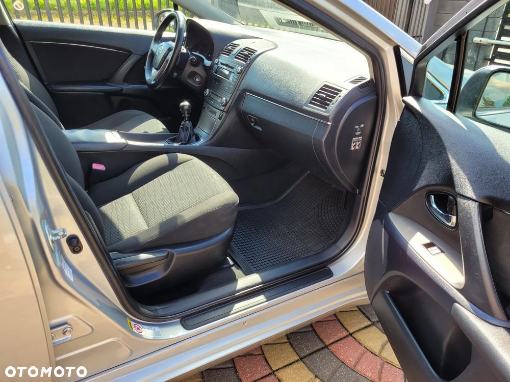 Toyota Avensis 1.8 Sol - 16