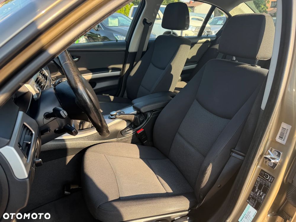BMW Seria 3 320i - 15