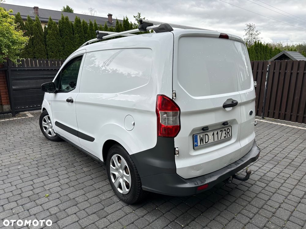 Ford Transit Courier - 10