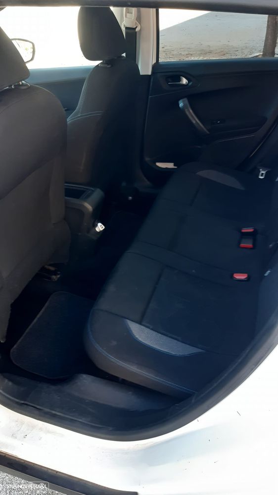 Peugeot 2008 1.2 PureTech Style - 15