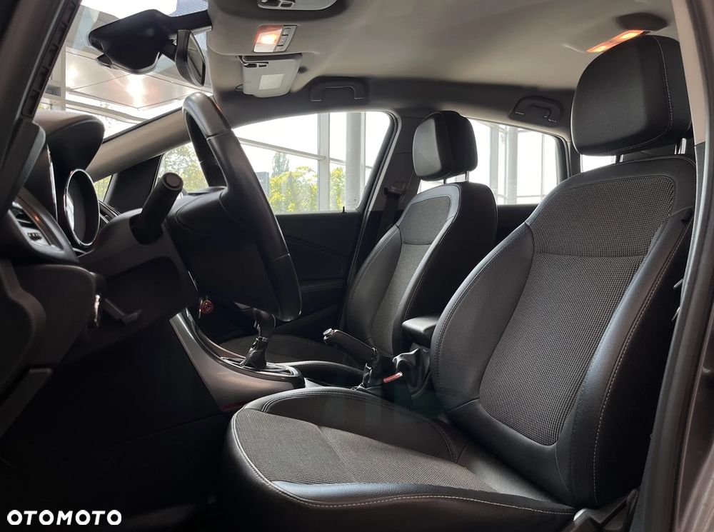 Opel Astra GTC 1.6 Turbo Edition - 21