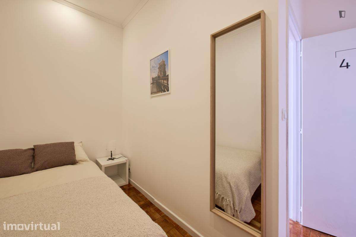 Quarto - localizado em Alameda Lisbon - Grande imagem: 4/49
