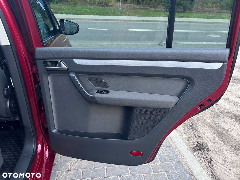 Volkswagen Touran - 19