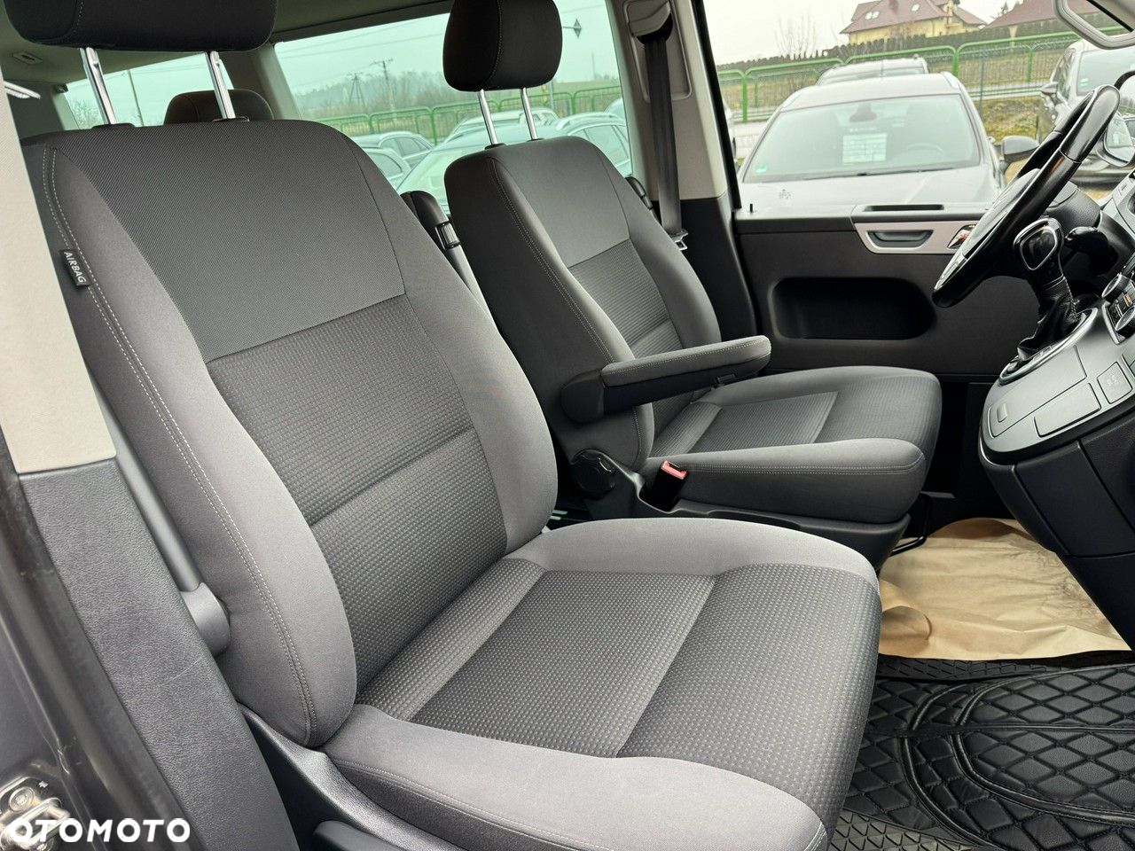 Volkswagen Multivan - 21