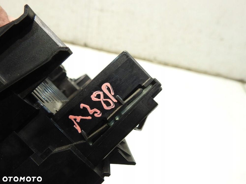 PANEL KLIMATYZACJI AUDI A3 8P 8P0820043K - 2